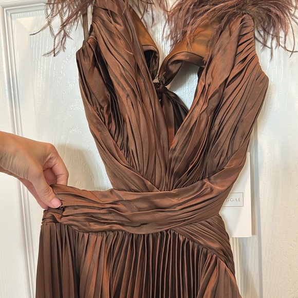 NWT Mac Duggal 11687 Brown Pleated Feather Cap Sleeve Open Back Gown Size 4 - Picture 7 of 12